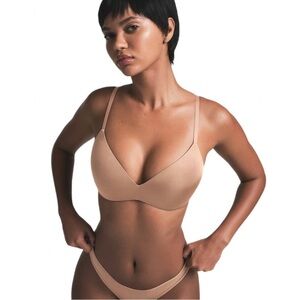 SKIMS Wireless Form Push Up Plunge Bra Sienna 32D NWT